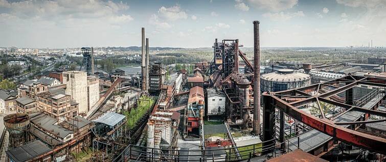 Dolní oblast Vítkovice s dolem Hlubina po levé straně, foto: Adam Popelka
