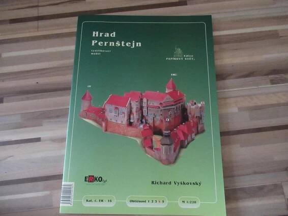 Papírový model hradu Pernštejn (Richard Vyškovský)