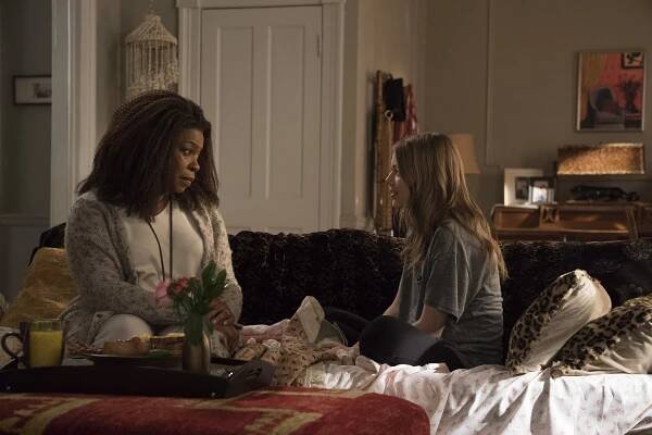 The Village - Couldn't Not Love You - Z filmu - Lorraine Toussaint, Grace Van Dien