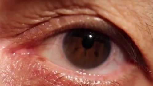 Makro snímek staré ženské oko — Stock záběr