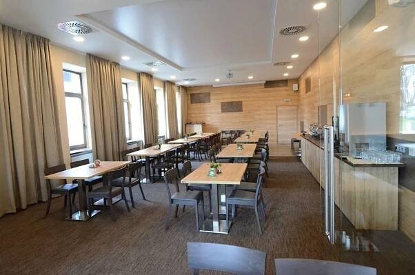 Reštaurácia alebo iné gastronomické zariadenie v ubytovaní Hotel Sněžné