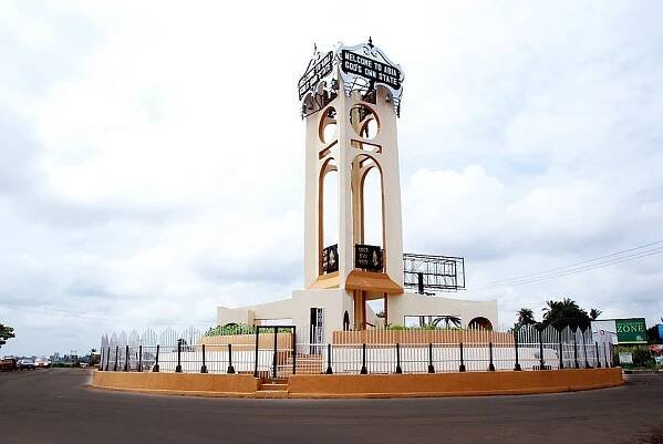 Soubor:Abia state tower.jpg – Wikipedie