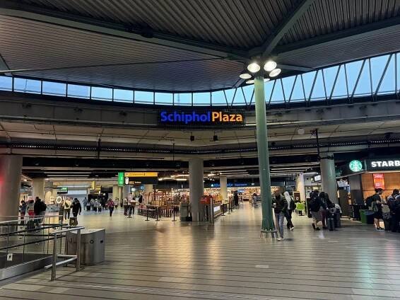 How to travel from Schiphol airport to Paris?