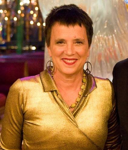 Soubor:Eve Ensler at a Hudson Union Society event in March 2011.jpg