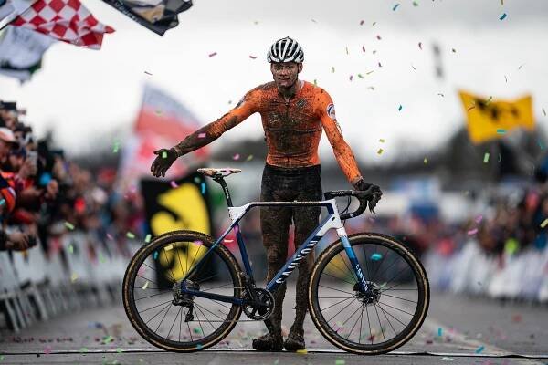 Mathieu van der Poel, nebo Wout van Aert? Kterého byste chtěli do týmu? | Škoda We Love Cycling - Česká republika