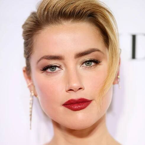 Amber Heard Wears Swim Cap to "Aquaman" Premiere