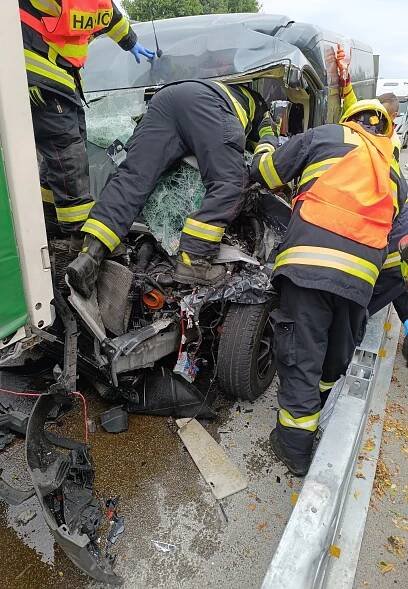 Řidička dodávky zemřela při střetu s kamionem | Krimi Plzeň