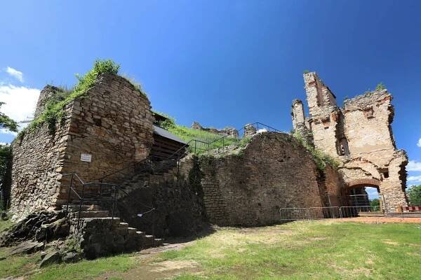 Košumberk - zřícenina hradu a zámek - Luže - Východní-Čechy.info - oficiální turistický portál Pardubického kraje