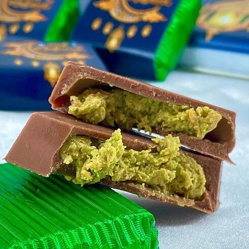 Luxury Eid Mubarak Dubai Chocolate – Pistachio-Filled Milk Chocolate in Metal Box