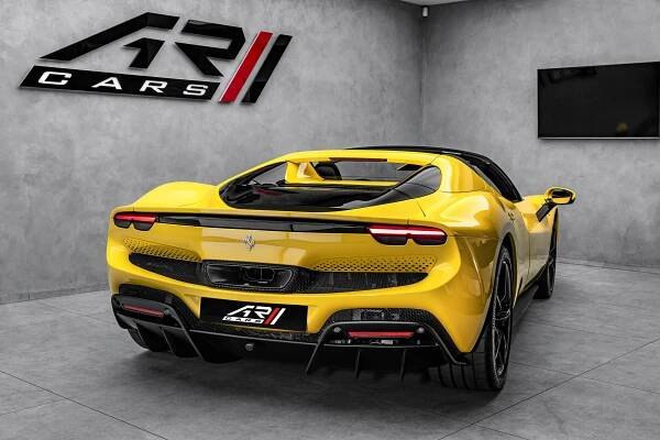Ferrari 296 GTS Lift, Alcantara, AFS, Two-tone