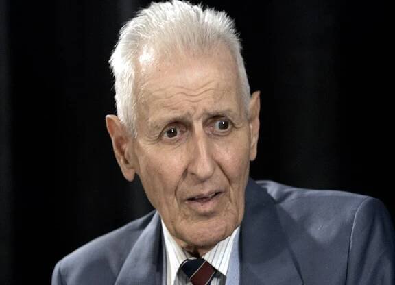 Jack Kevorkian Biography - Childhood, Life Achievements & Timeline