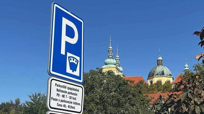 Placené parkování na Svatém Kopečku. V ulicích Radíkovská (podélné parkování u lesa směr Radíkov) a Dvorského se sazbou 40 korun za hodinu.
