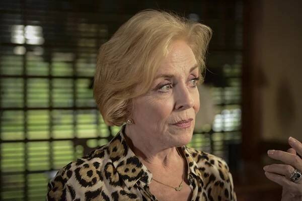 Dobré mravy - It’s No Fun If It’s Easy - Z filmu - Holland Taylor
