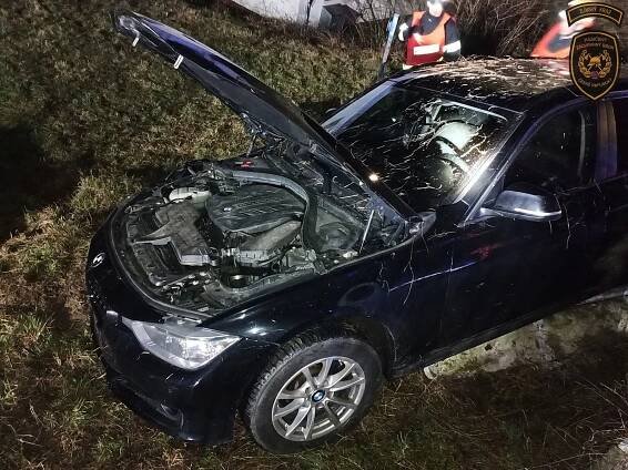 BMW ve Valašském Meziříčí vyletělo ze silnice a zvalchovalo plot