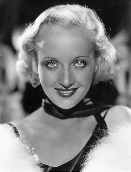 Soubor:Carole Lombard 1931 portrait.jpg – Wikipedie