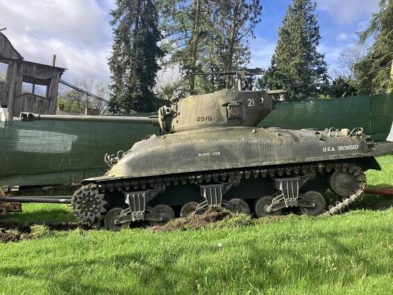 Tank Sherman odcestoval ze ZOO do dílny. Zdobit pak bude dvůr muzea ve slavném domě, kde se psala historie