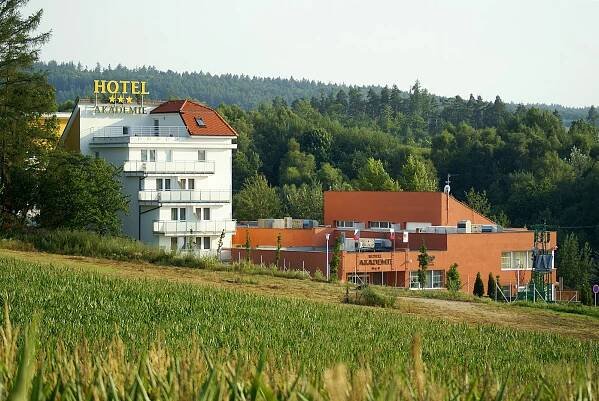 Hotel Akademie Naháč, Chocerady | Hotely Penziony .cz