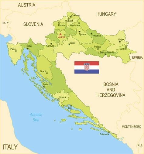plochá mapa chorvatska s vlajkou - chorvatsko stock ilustrace
