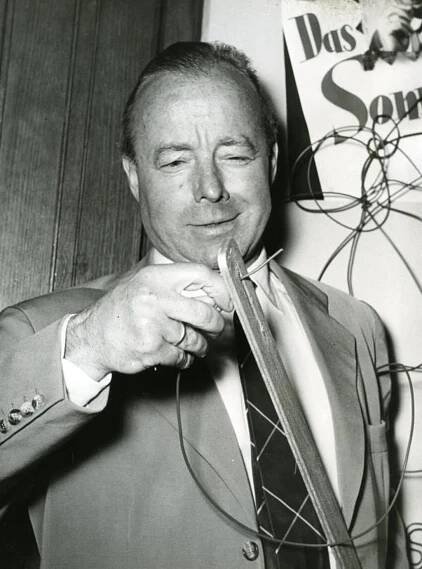 Fotografie: Heinz Rühmann bei der Premiere des Films "Das Sonntagskind", 1956