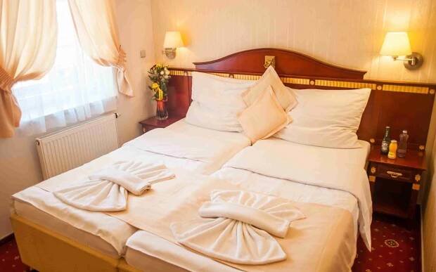 Adršpach: Hotel Tommy **** se snídaní formou bufetu a relaxací v bazénu a vířivce + sleva na wellness služby