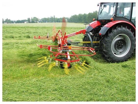 Dvourotorový obraceč a shrnovač sena, píce Rozmital SP4-152 obracení 3.5m, shrnování 3.2m