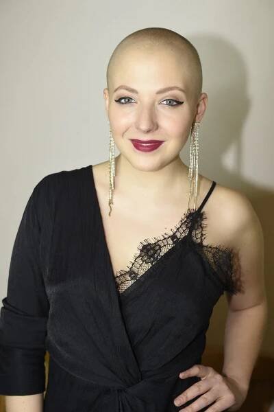 Anička Slováčková přivítala jaro novou image! Dorůstající vlasy nabarvila fialově
