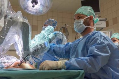 Nemocnice pořádá akci v Šantovce, lidé si budou moci vykoušet operaci pomocí robota | Zdraví | Zprávy | Hanácká Drbna