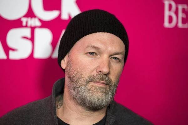 Frontman skupiny Limp Bizkit nesmí na Ukrajinu. Ohrožuje prý bezpečnost státu
