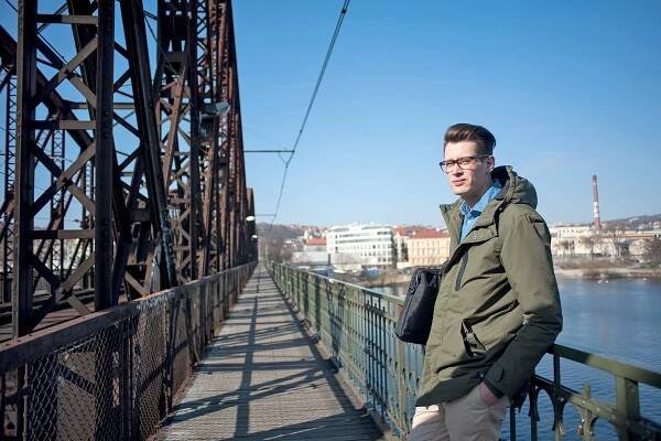 Pomalu to vzdávám. (Martin Čech po dlouhém a marném hledání začal místo bytu v centru shánět dům za Prahou.)
Autor: Matěj Stránský