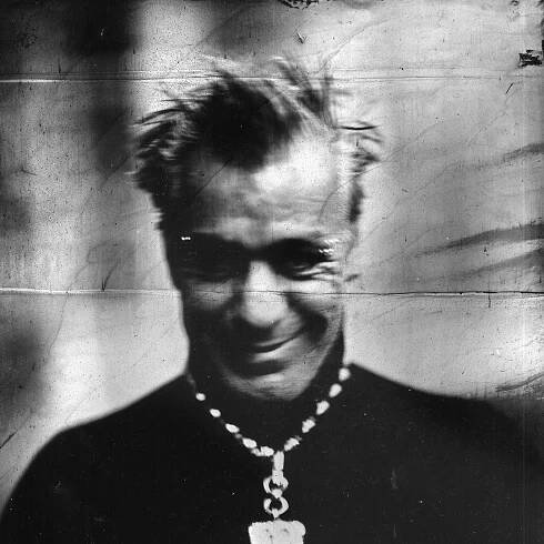 Till Lindemann nahrál duet s francouzskou zpěvačkou Zaz, doprovází ho morbidní video