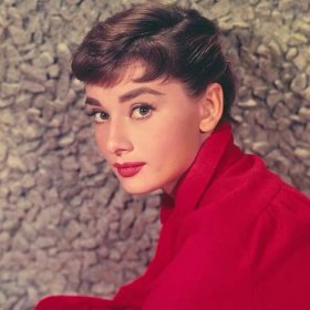 This Glossy Hair Treatment Comes Vogue &#8211; And Audrey Hepburn &#8211; Approved