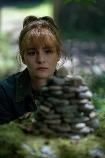 Sophie Skelton - Actress