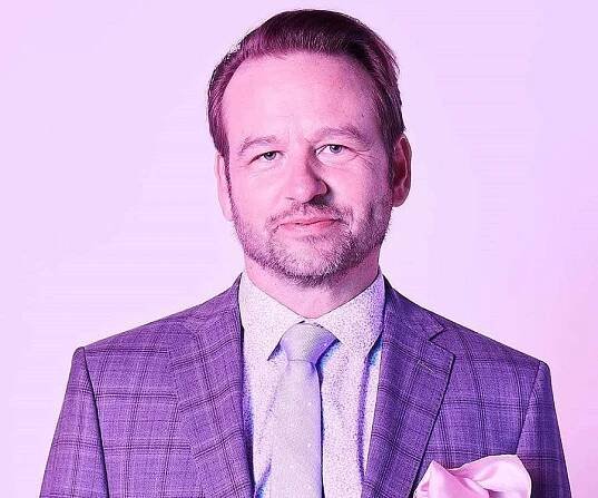 Dallas Roberts Biography - Facts, Childhood, Family Life, Achievements