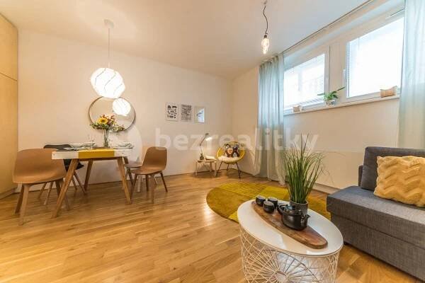 Pronájem bytu 2+kk 62 m², Buzulucká, Praha, Praha