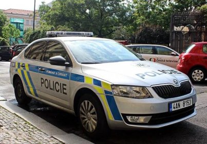 Policejní automobil, foto CC BY-SA 4.0: Kenyh Cevarom