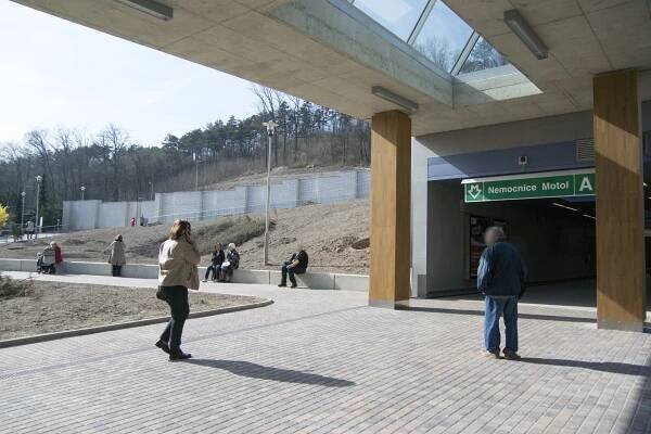 Stanice metra ve fotografiích (Nemocnice Motol) | Metro | IZDoprava.cz