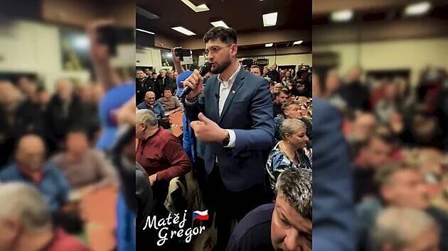 Tohle video Rakušan nezveřejnil: Kdo je mladík v obleku, který ho setřel před celou hospodou - Expres.cz