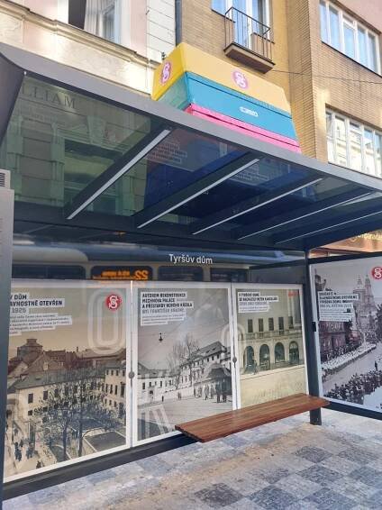 Zastávka Hellichova změnila jméno, nově je to Pražské Jezulátko a Tyršův dům