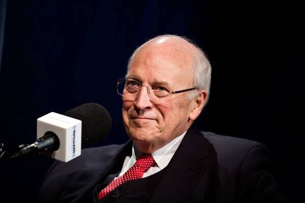 Dick Cheney undergoes heart transplant surgery