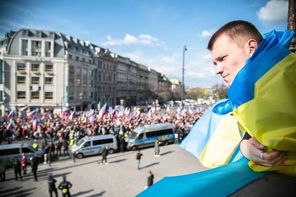 FOTO: Jsem Chcimír a nestydím se za to. Demonstranti pochodovali Prahou