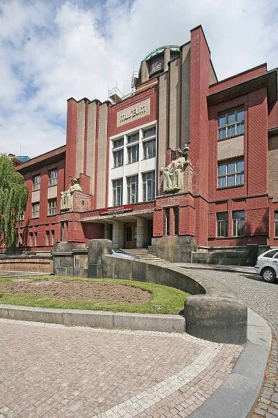 Soubor:Hradec Králové - průčelí Muzea Východních Čech.jpg – Wikipedie