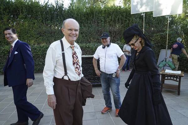 Agent Carter - Monsters - Z natáčení - Ken Marino, Kurtwood Smith, Wynn Everett