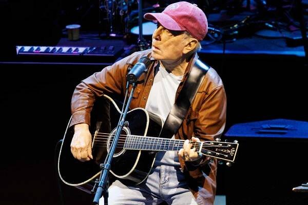  Paul Simon performs on the last night of his Los Angeles tour at Disney Concert Hall on July 16, 2025 in Los Angeles, California. It might be one of his final tours, given recent poor health.
