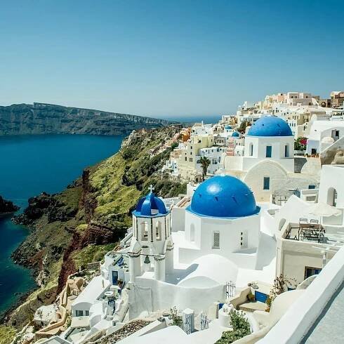 Řeckým ostrovem Santorini otřásla série slabších zemětřesení. Úřady zavřely školy a povolaly záchranáře