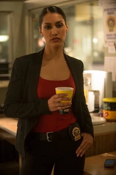 Případy pro Lauru - Pilot - Z natáčení - Janina Gavankar