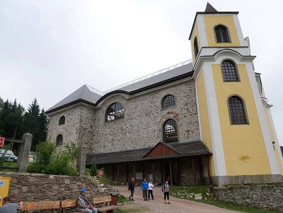 Poutní kostel Nanebevzetí Panny Marie v Neratově - Výlety Českem