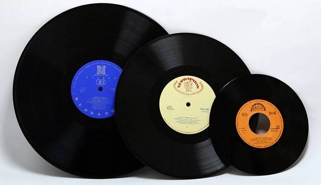 Výrobcům vinylových desek dělá starosti požár továrny v USA