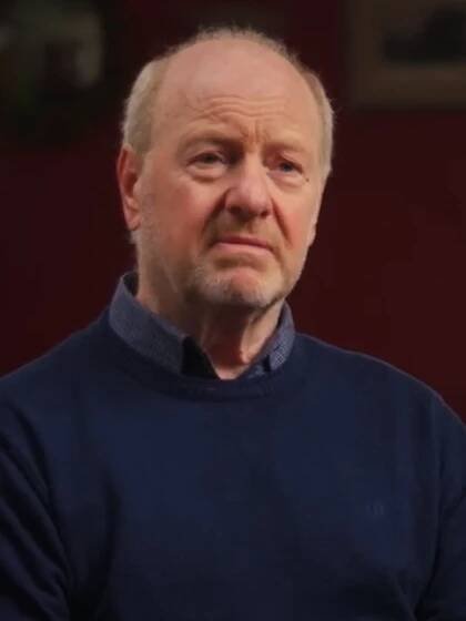 Soubor:Sir Alan Bates (cropped).png – Wikipedie