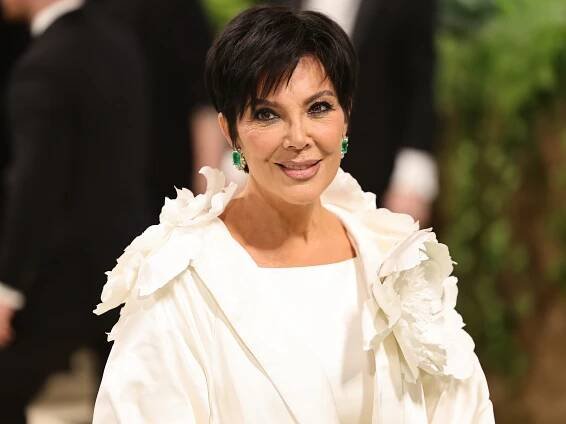 Kris Jenner Looks So Much Like Her Daughters With a Surprising New Haircut