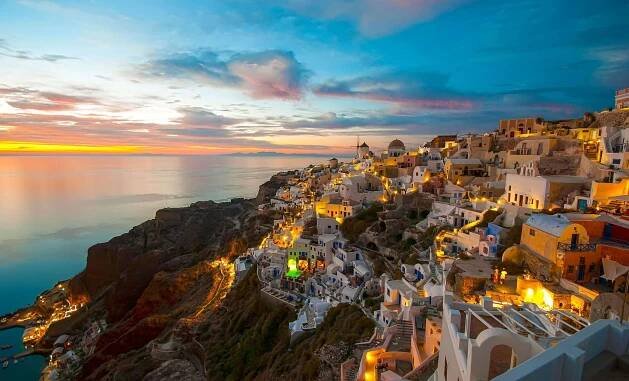 Santorini z Vídně na velké množství letních termínů. Letenky od 1 540 Kč